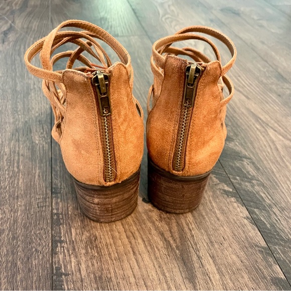 Coconuts Women Neptune Gladiator Style Sandals in Tan Suede Size 9 - Picture 3 of 6